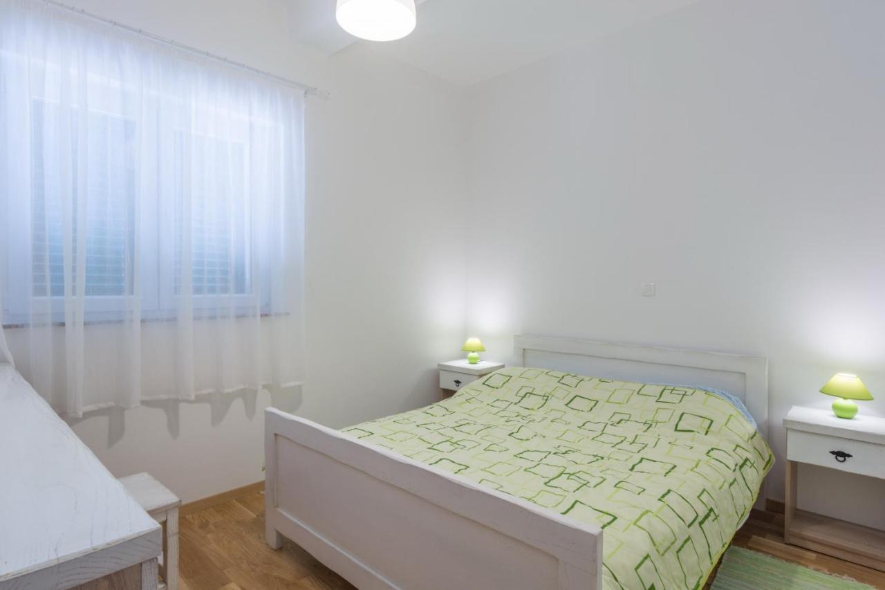 Apartments By The Sea Simuni, Pag - 18386 Колан Экстерьер фото